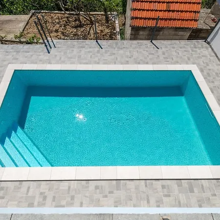 Vacation House With The Pool Near River Cetina Feriehus Kostanje