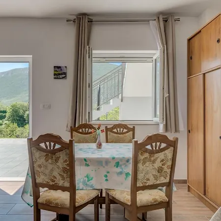Vacation House With The Pool Near River Cetina