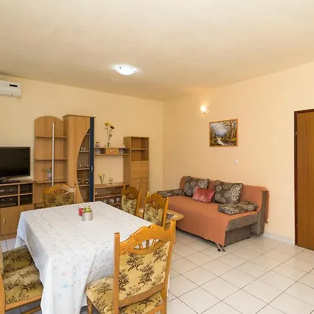 Feriehus Vacation House With The Pool Near River Cetina