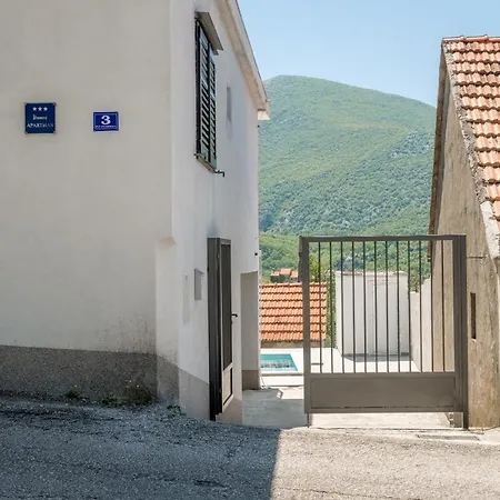 Vacation House With The Pool Near River Cetina Feriehus Kostanje