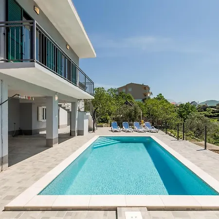 Vacation House With The Pool Near River Cetina Feriehus Kostanje