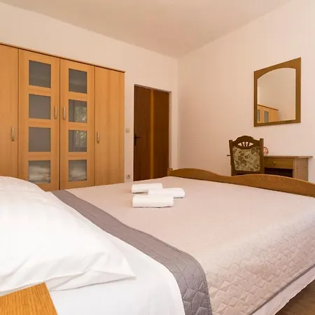 Vacation House With The Pool Near River Cetina Feriehus *
