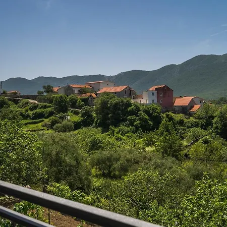 Vacation House With The Pool Near River Cetina Feriehus Kostanje
