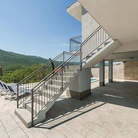 Feriehus Vacation House With The Pool Near River Cetina Kostanje