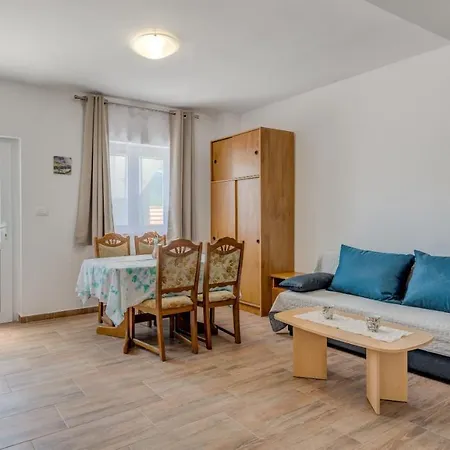 Feriehus Vacation House With The Pool Near River Cetina Kostanje