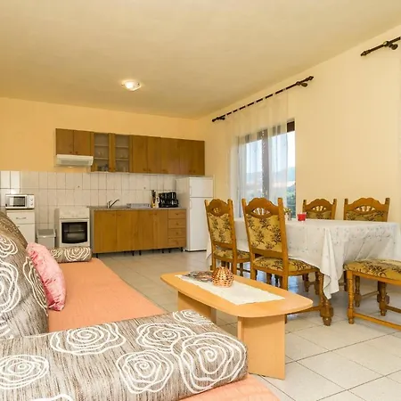 Vacation House With The Pool Near River Cetina Feriehus *