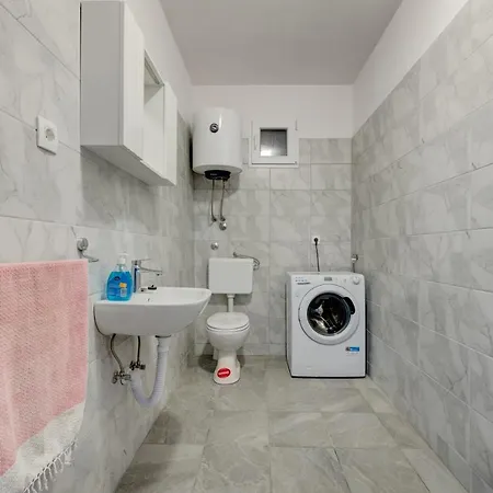 Vacation House With The Pool Near River Cetina *