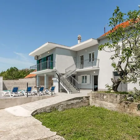 Vacation House With The Pool Near River Cetina * Kostanje