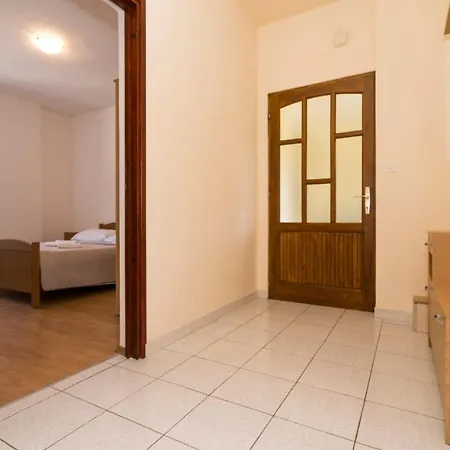 Vacation House With The Pool Near River Cetina Feriehus *